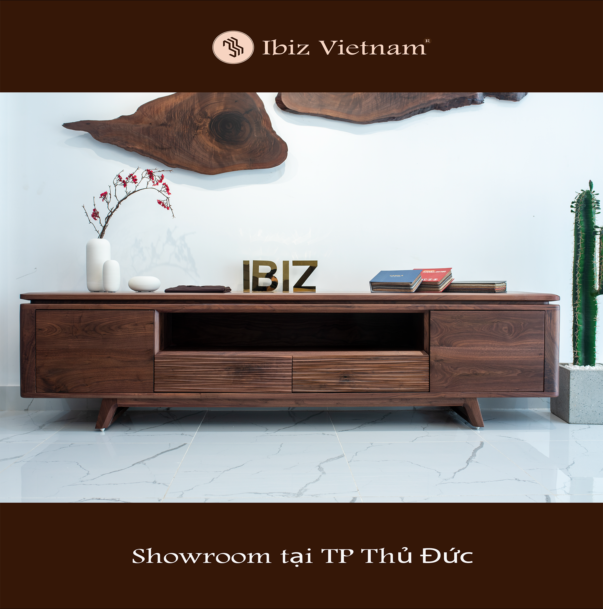 Kệ tivi gỗ óc chó cần được vệ sinh để luôn sạch sẽ và đẹp mắt