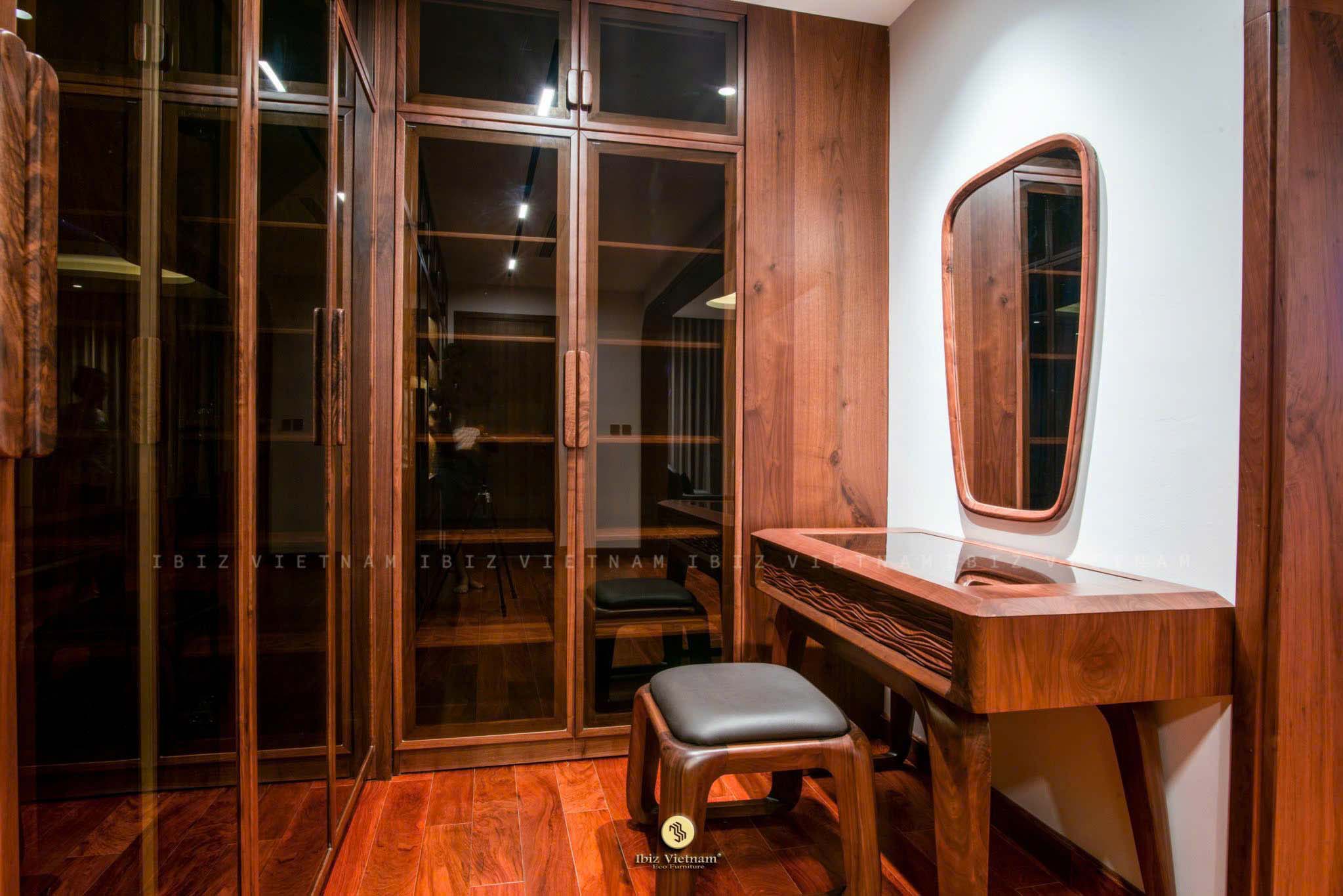 Bàn phấn gỗ óc chó