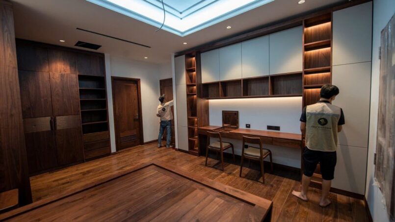 xưởng thiết kế thi công biệt thự gỗ óc chó uy tín